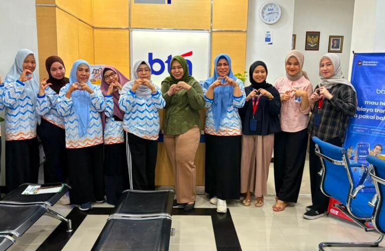 Jelang Kebijakan 1 Agustus, TP PKK, Dekranasda, dan Pokja Bunda PAUD Makassar Door to Door Edukasi Pemilahan Sampah