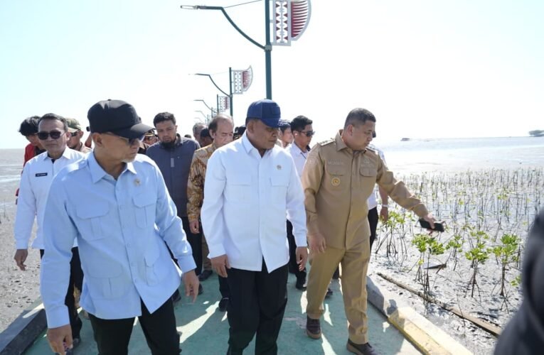 Wali Kota Makassar Dampingi Menko Pangan Tinjau Kesiapan Kampung Nelayan Merah Putih Untia