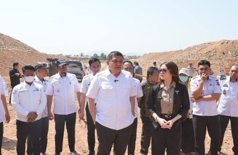 Kepala Dinas Lingkungan Hidup Kota Makassar Dampingi Walikota Makassar Kunjungi TPA Tamangapa