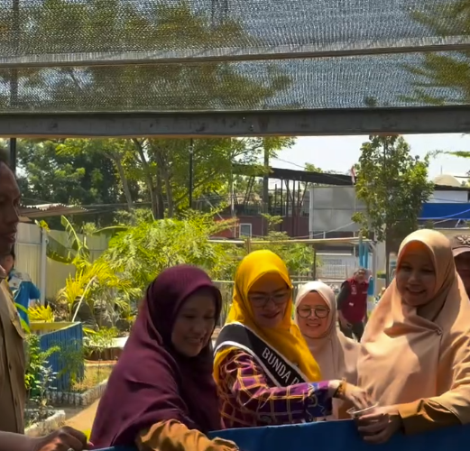 Aulia Arsyad Berikan Bantuan Sarana dan Prasarana Budidaya Ikan ke SMPN 40 Makassar