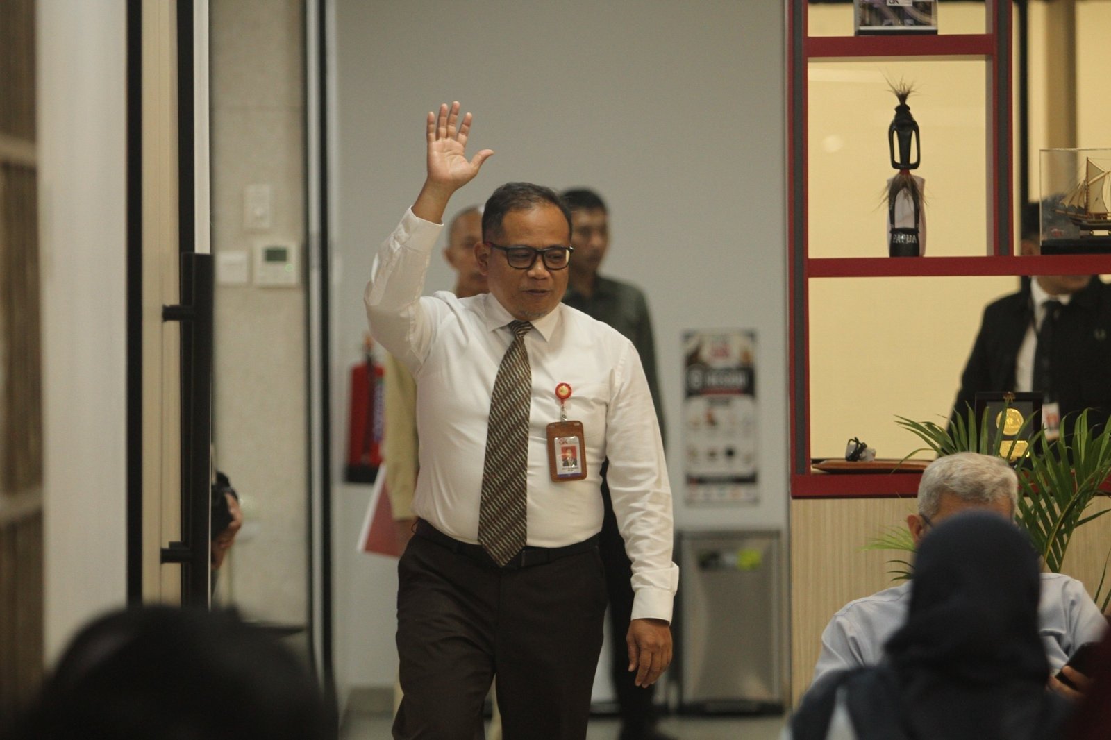 Kepala OJK Sulselbar Moch Muchlasin di media briefing kredit perbankan Sulsel